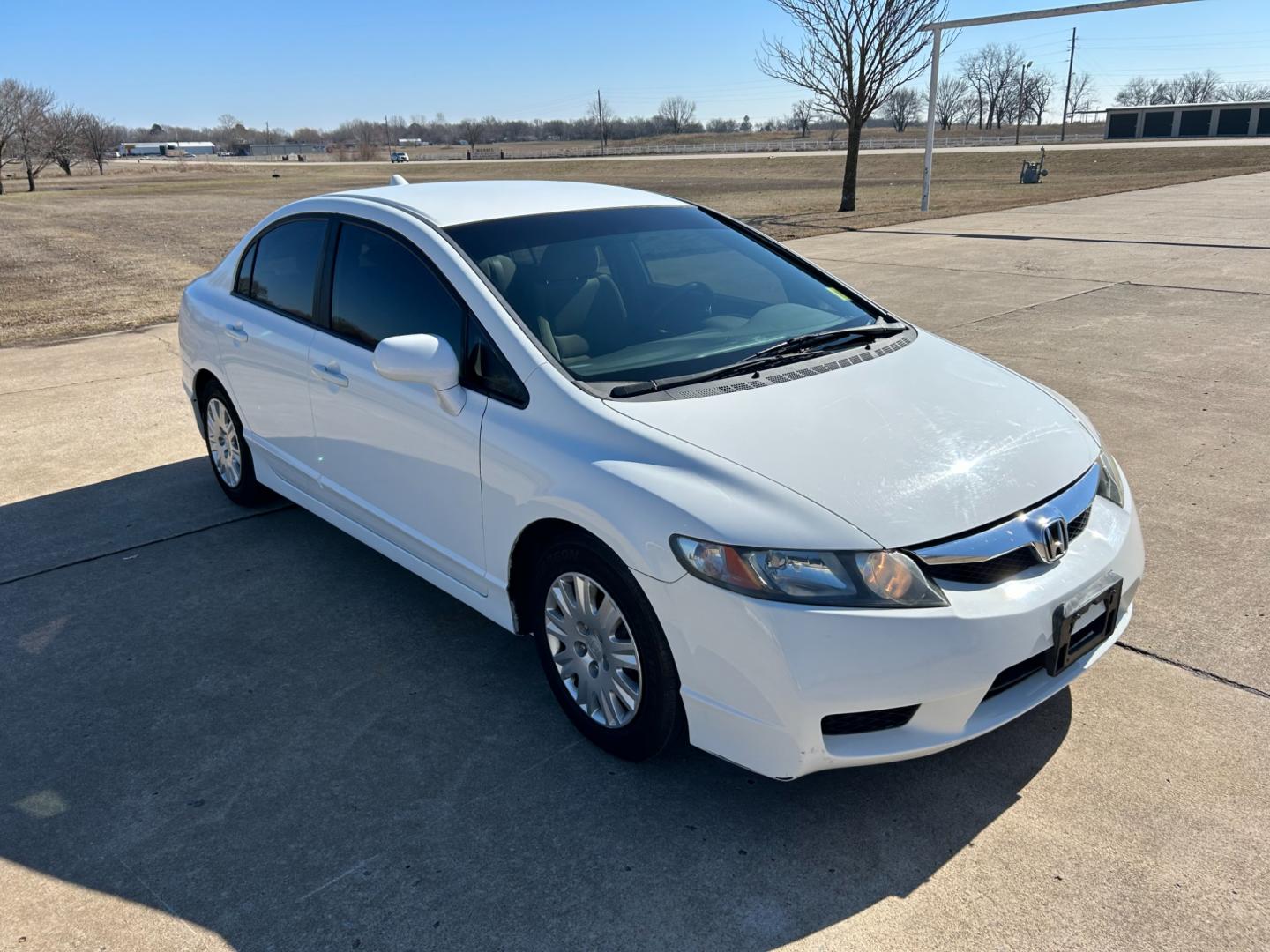 2011 White /Gray Honda Civic GX 5-Speed AT (19XFA4F54BE) with an 1.8L L4 SOHC 16V CNG engine, 5-Speed Automatic transmission, located at 17760 Hwy 62, Morris, OK, 74445, (918) 733-4887, 35.609104, -95.877060 - Photo#2